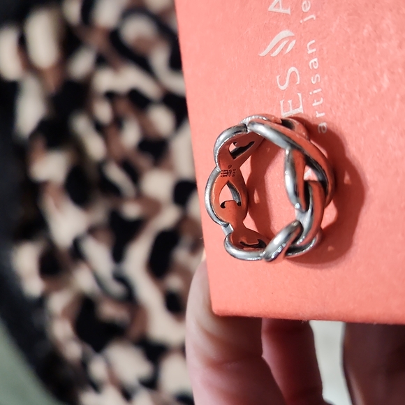 Retired infinity ring - Picture 2 of 2